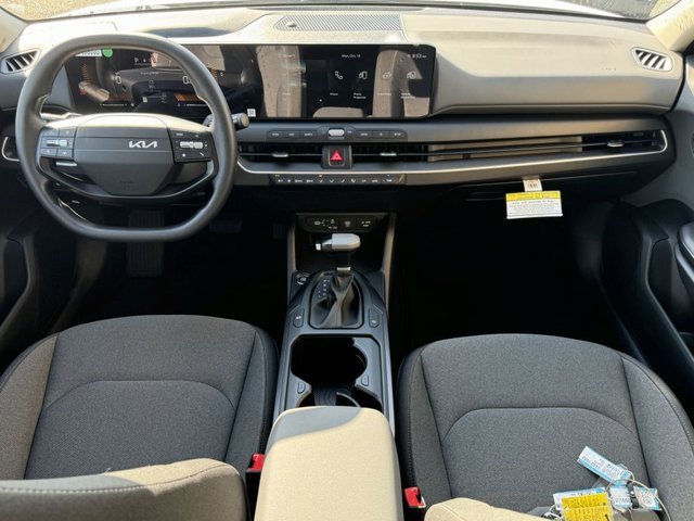 New 2025 Kia K4 LX image 11