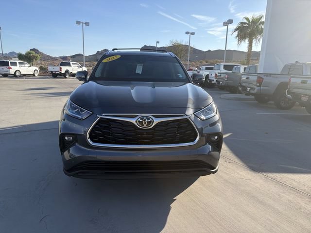 Certified 2025 Toyota Highlander Limited FWD image 2