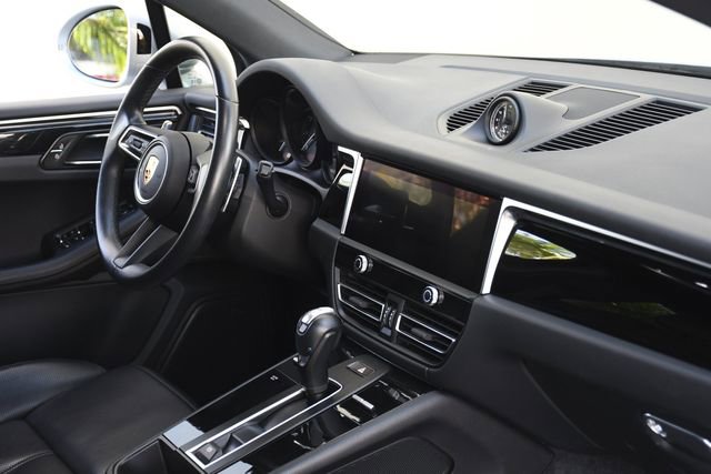 Used 2024 Porsche Macan w/ Premium Plus Package AWD/4WD image 31