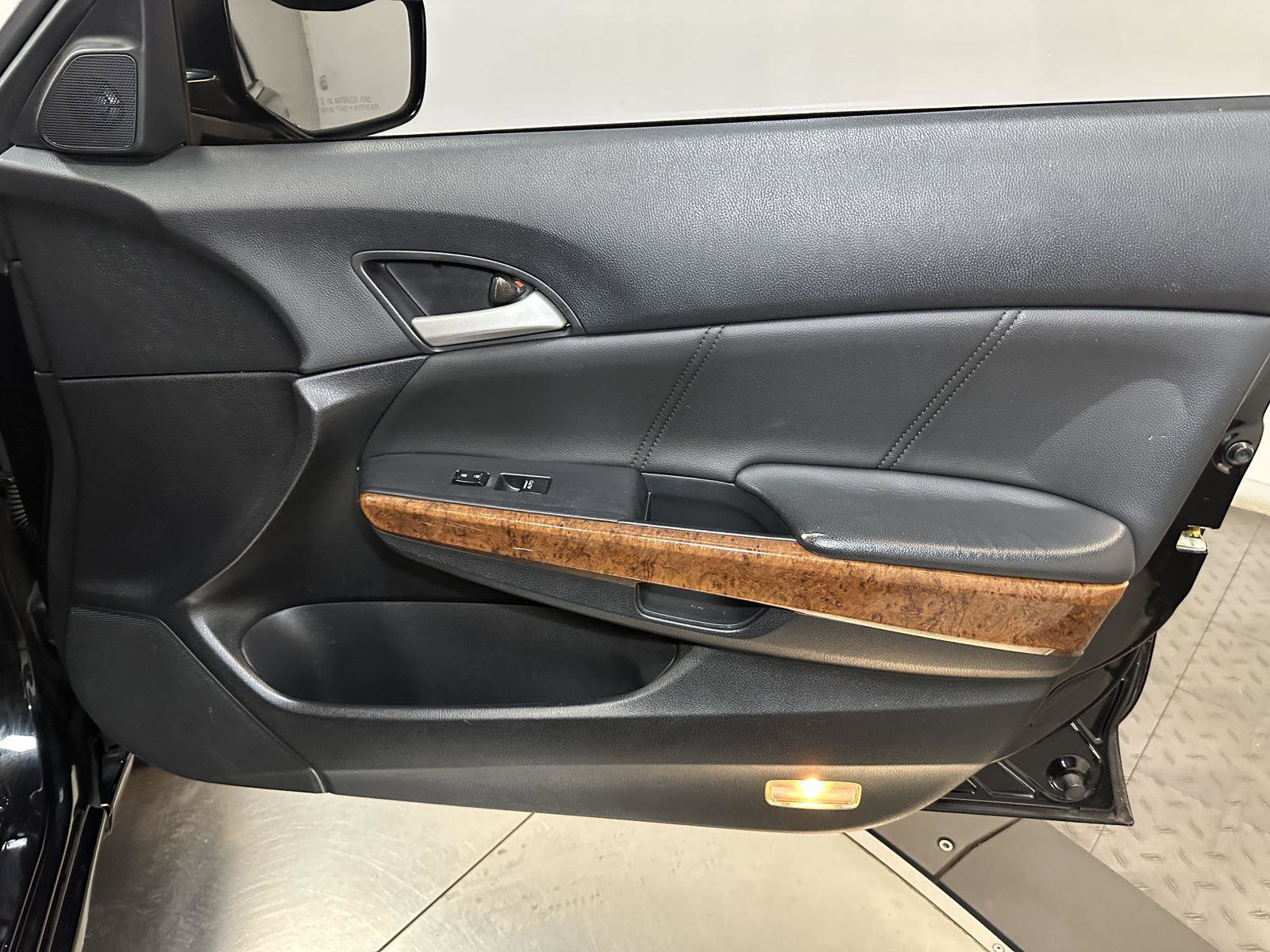 Used 2011 Honda Accord EX-L image 37