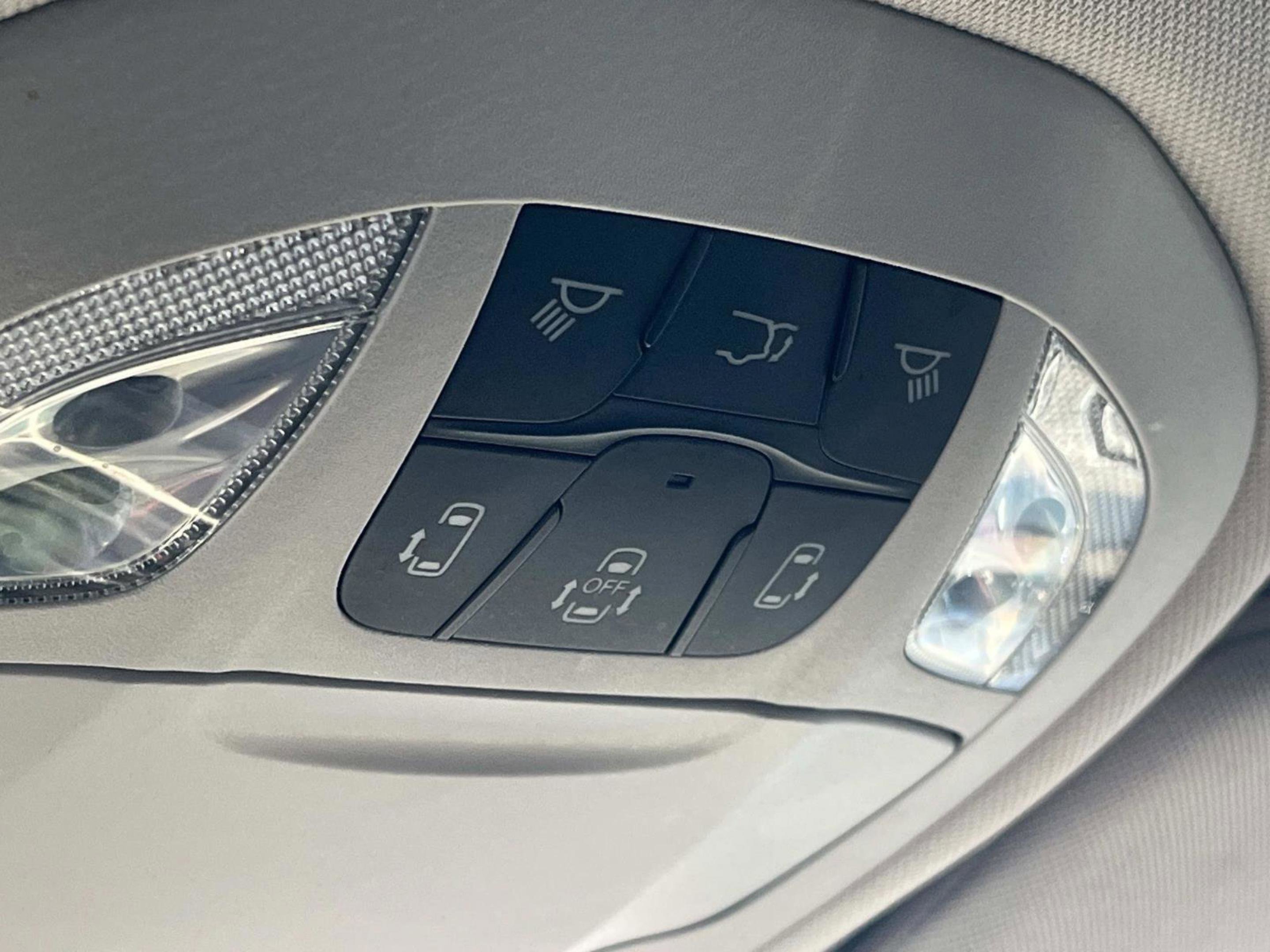 Used 2024 Chrysler Pacifica Touring-L image 38