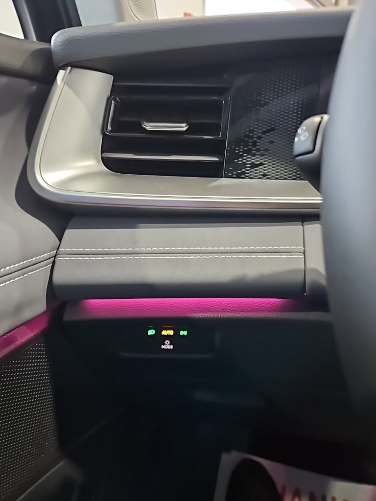 New 2026 Volkswagen Tiguan SE image 36