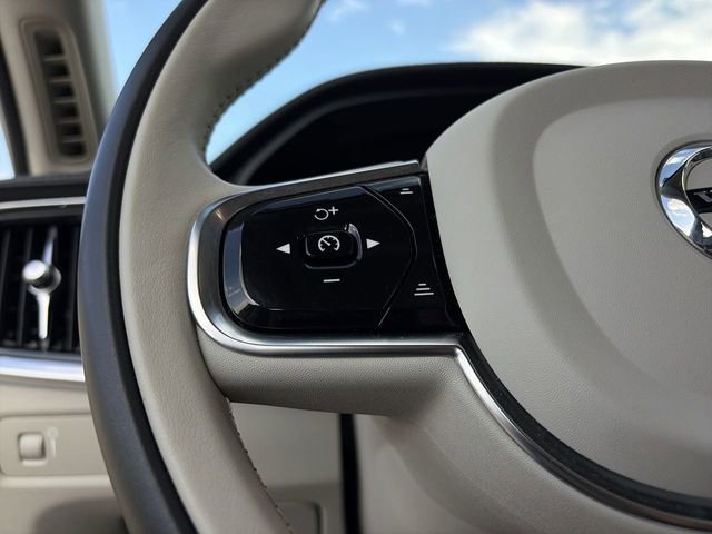 Used 2022 Volvo S90 B6 Inscription w/ Advanced Package image 23