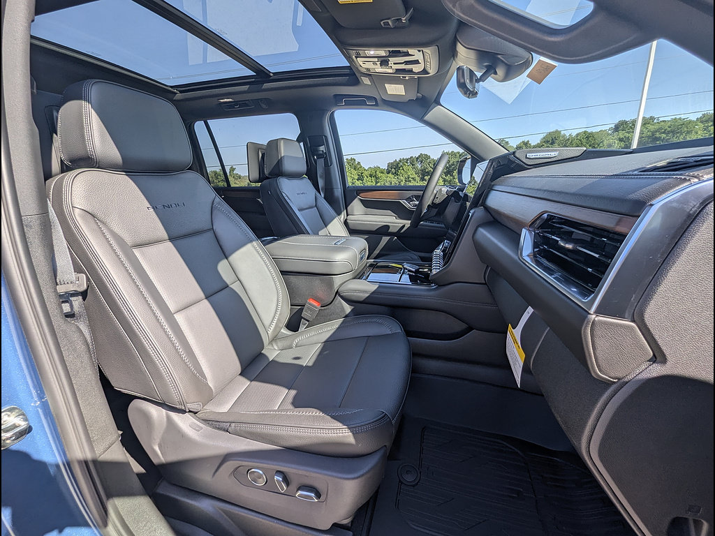 New 2026 GMC Yukon XL Denali w/ Denali Reserve Package AWD/4WD image 14