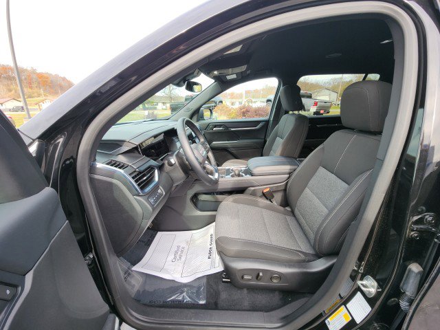 Used 2025 GMC Acadia Elevation image 30