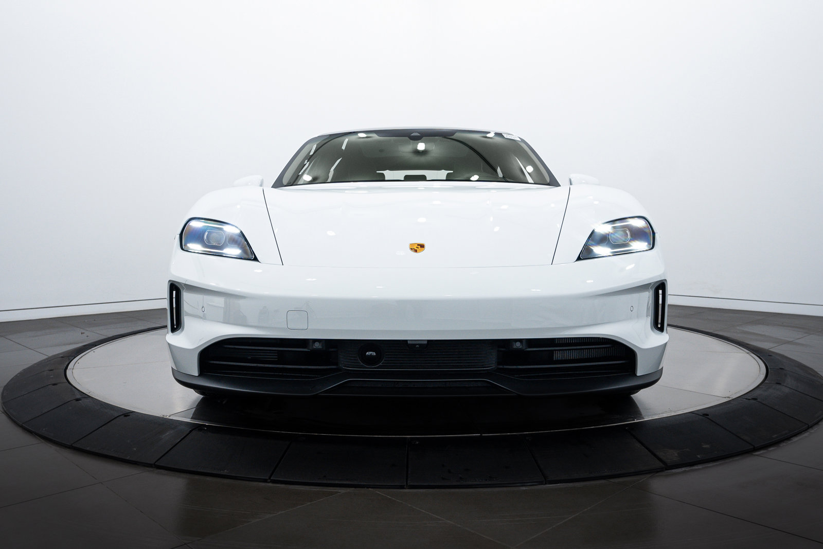 New 2025 Porsche Taycan 4S image 10