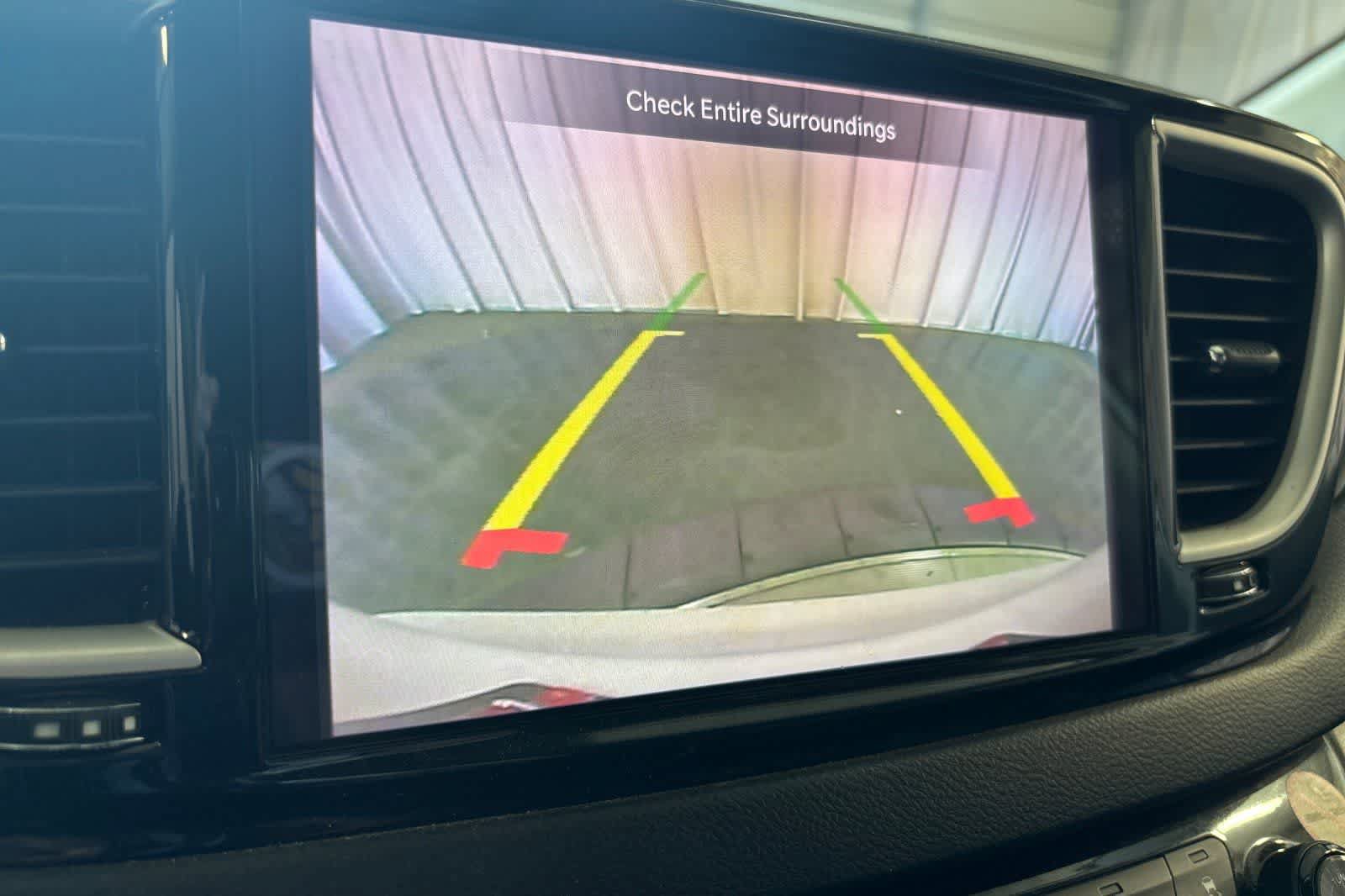 Used 2022 Chrysler Pacifica Touring-L FWD image 22