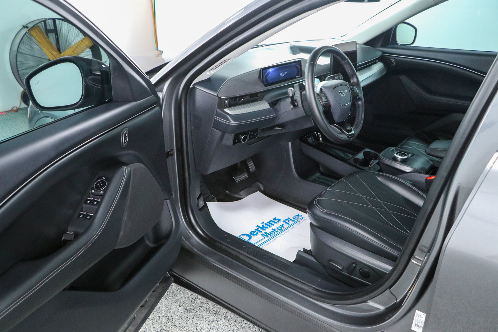 Used 2023 Ford Mustang Mach-E Select RWD image 3