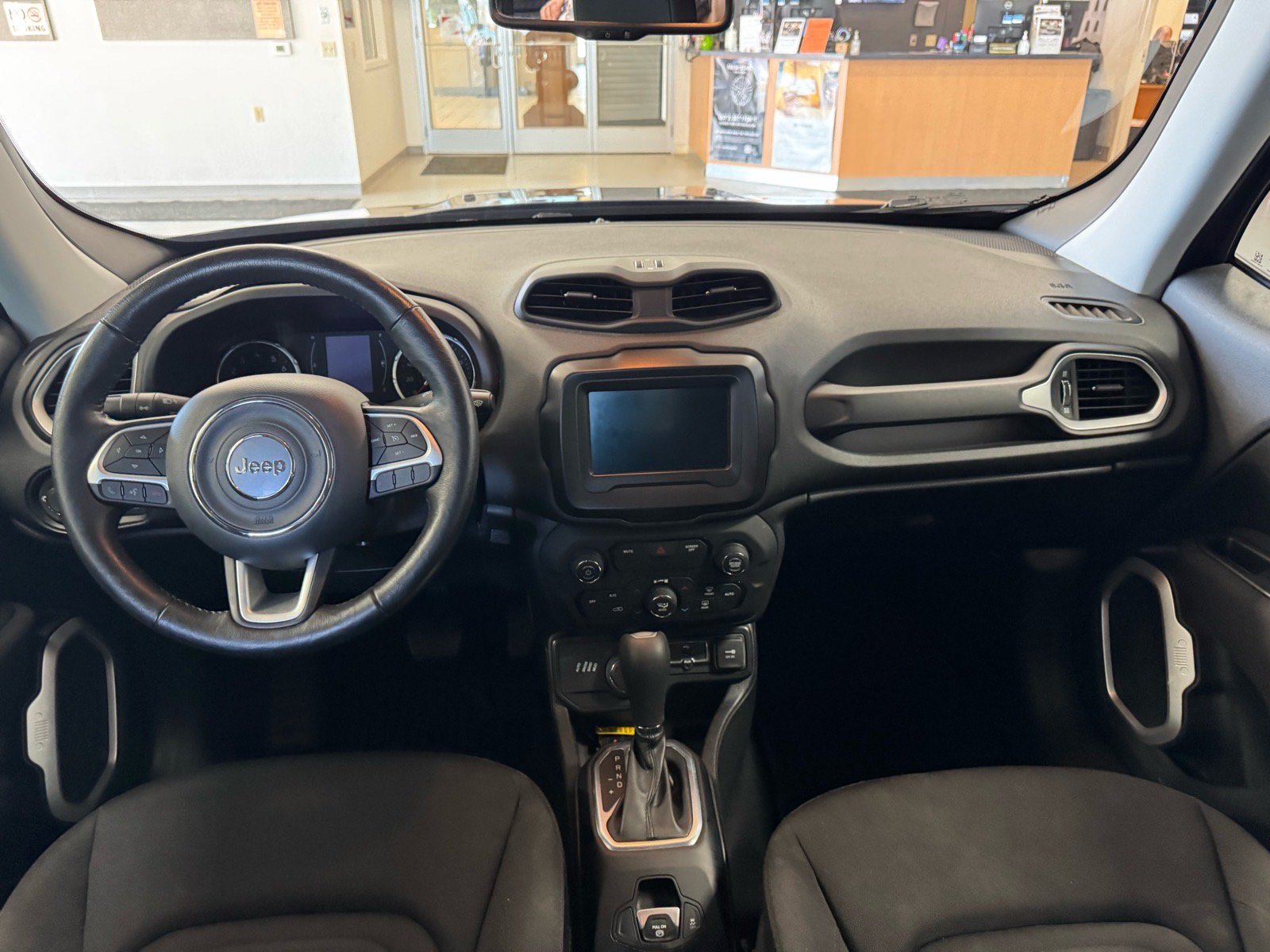 Used 2019 Jeep Renegade Latitude w/ Cold Weather Group AWD/4WD image 12