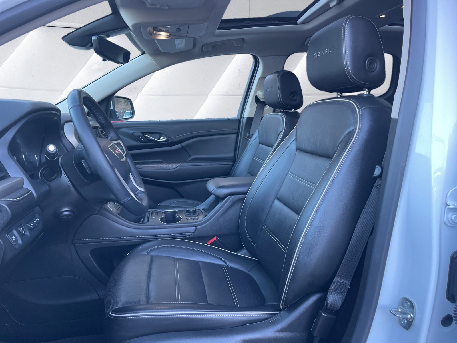 Used 2023 GMC Acadia Denali w/ Denali Ultimate Package AWD/4WD image 10