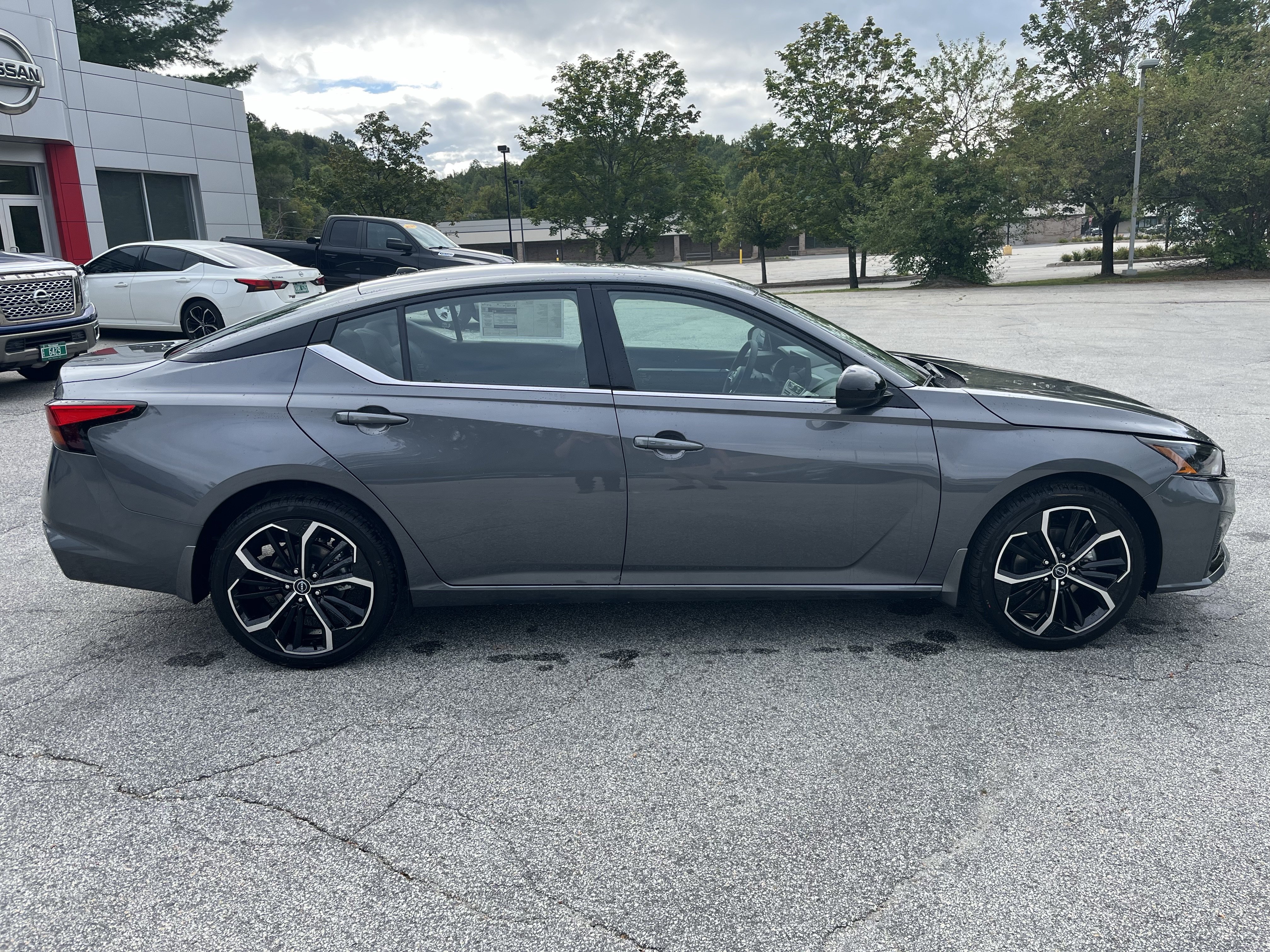 New 2026 Nissan Altima 2.5 SR AWD/4WD image 8