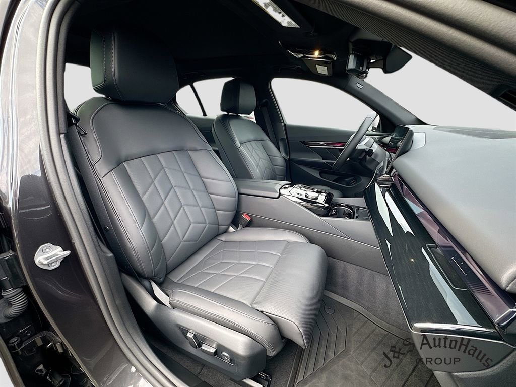 Used 2024 BMW i5 M60 w/ Premium Package image 34