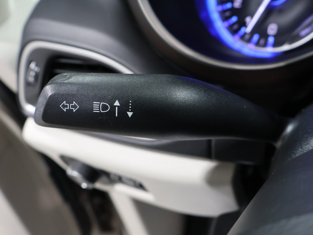 Used 2018 Chrysler Pacifica Touring Plus FWD image 42