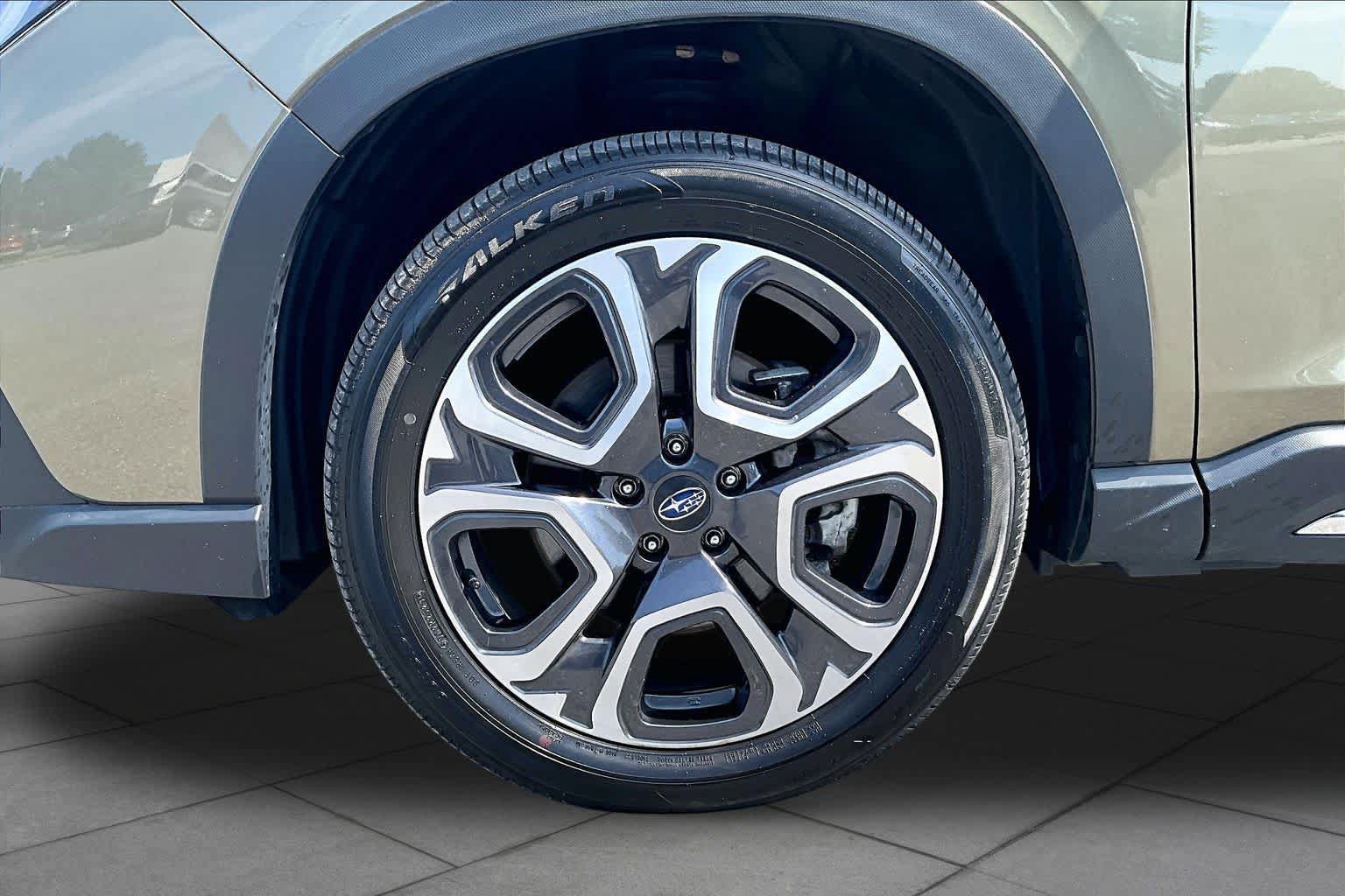 Used 2024 Subaru Ascent Limited w/ Technology Package AWD/4WD image 11