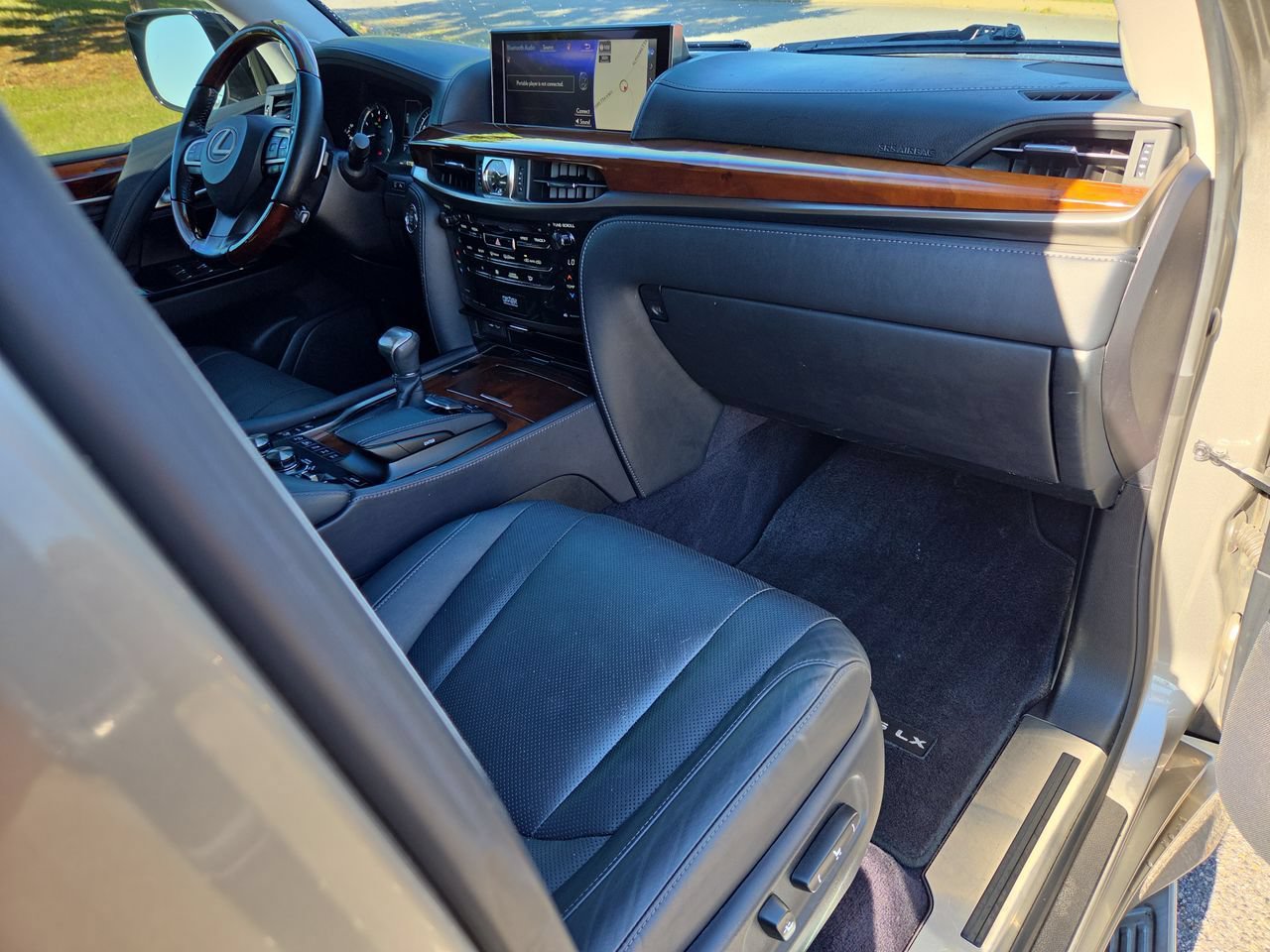 Used 2017 Lexus LX 570 4WD w/ Luxury Package image 30