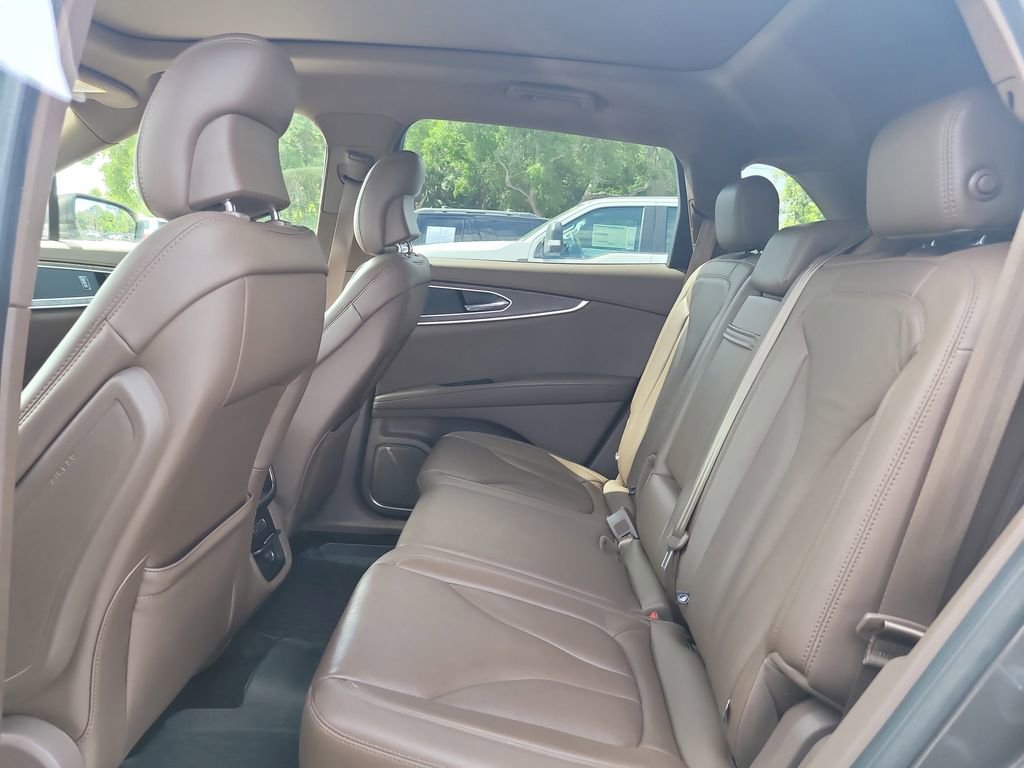 Used 2018 Lincoln MKX Reserve w/ Driver Assistance Package image 12