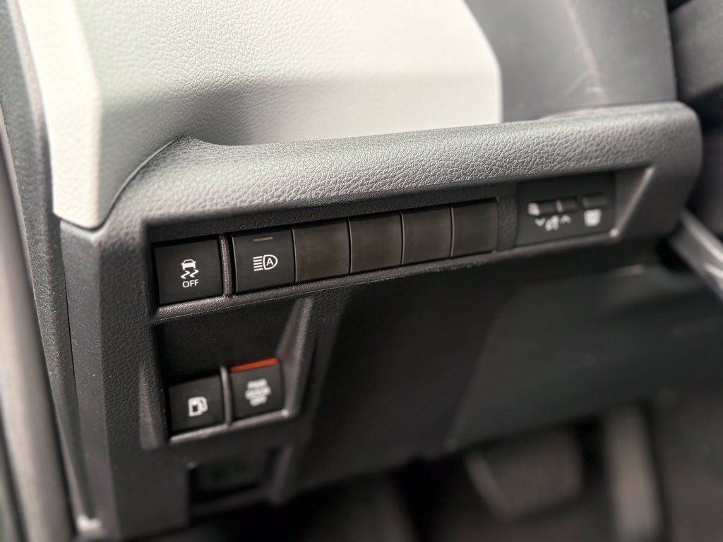 Used 2026 Toyota Sienna XLE FWD image 39