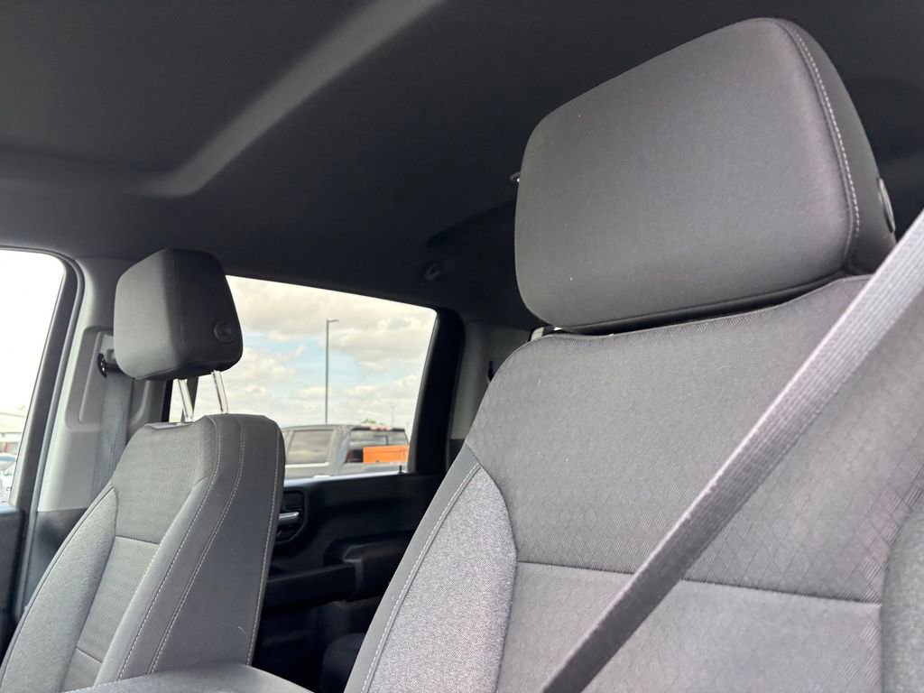 Used 2025 Chevrolet Silverado 2500 Custom w/ Custom Value Package image 11