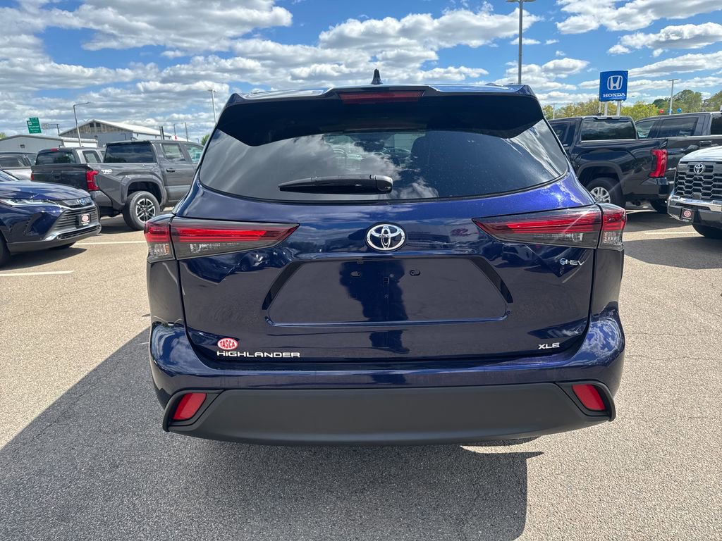 Used 2025 Toyota Highlander XLE AWD/4WD image 11