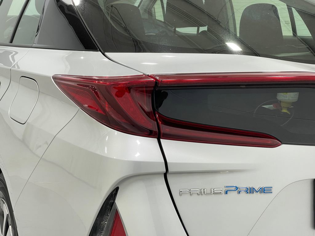 Used 2020 Toyota Prius Prime LE image 31
