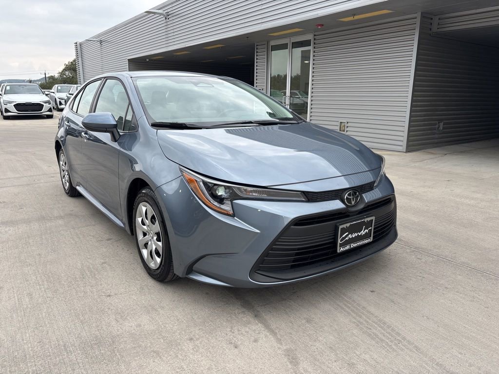 Used 2025 Toyota Corolla LE image 3