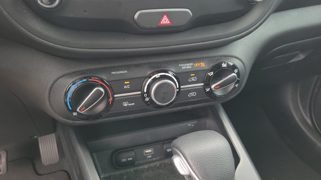 Used 2024 Kia Soul LX w/ Option Group 015 FWD image 16