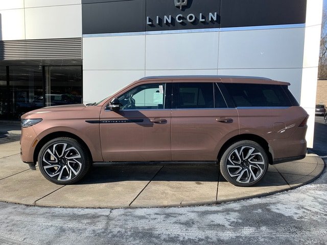 New 2026 Lincoln Navigator Black Label AWD/4WD image 2
