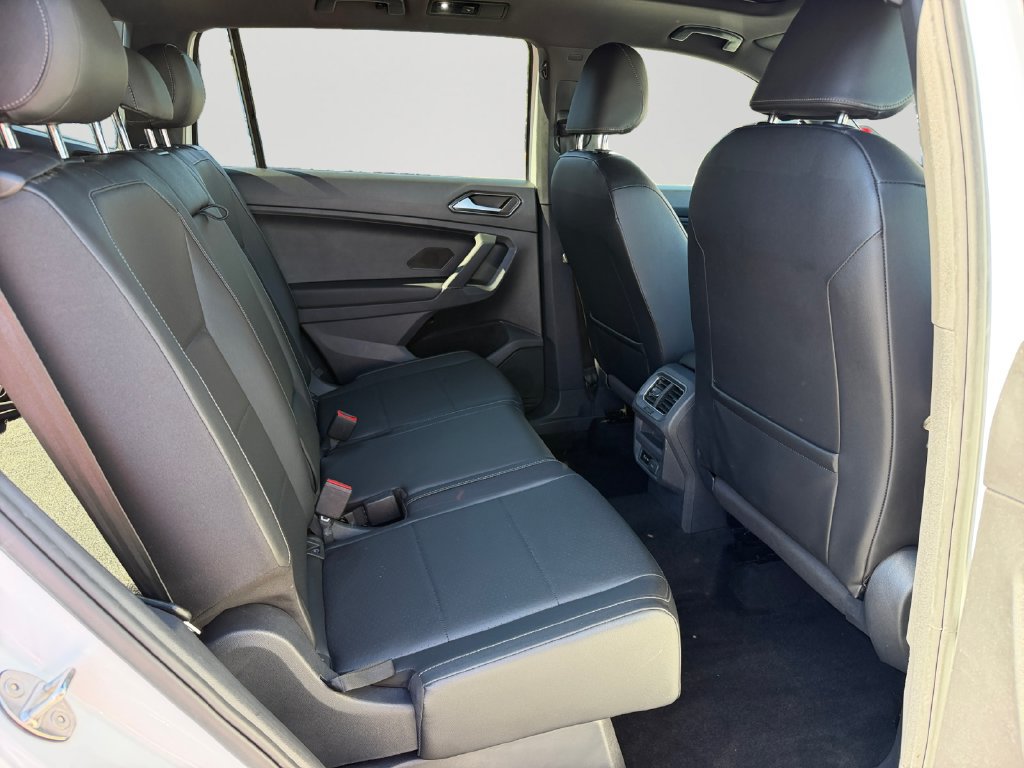 Used 2018 Volkswagen Tiguan SEL FWD image 9