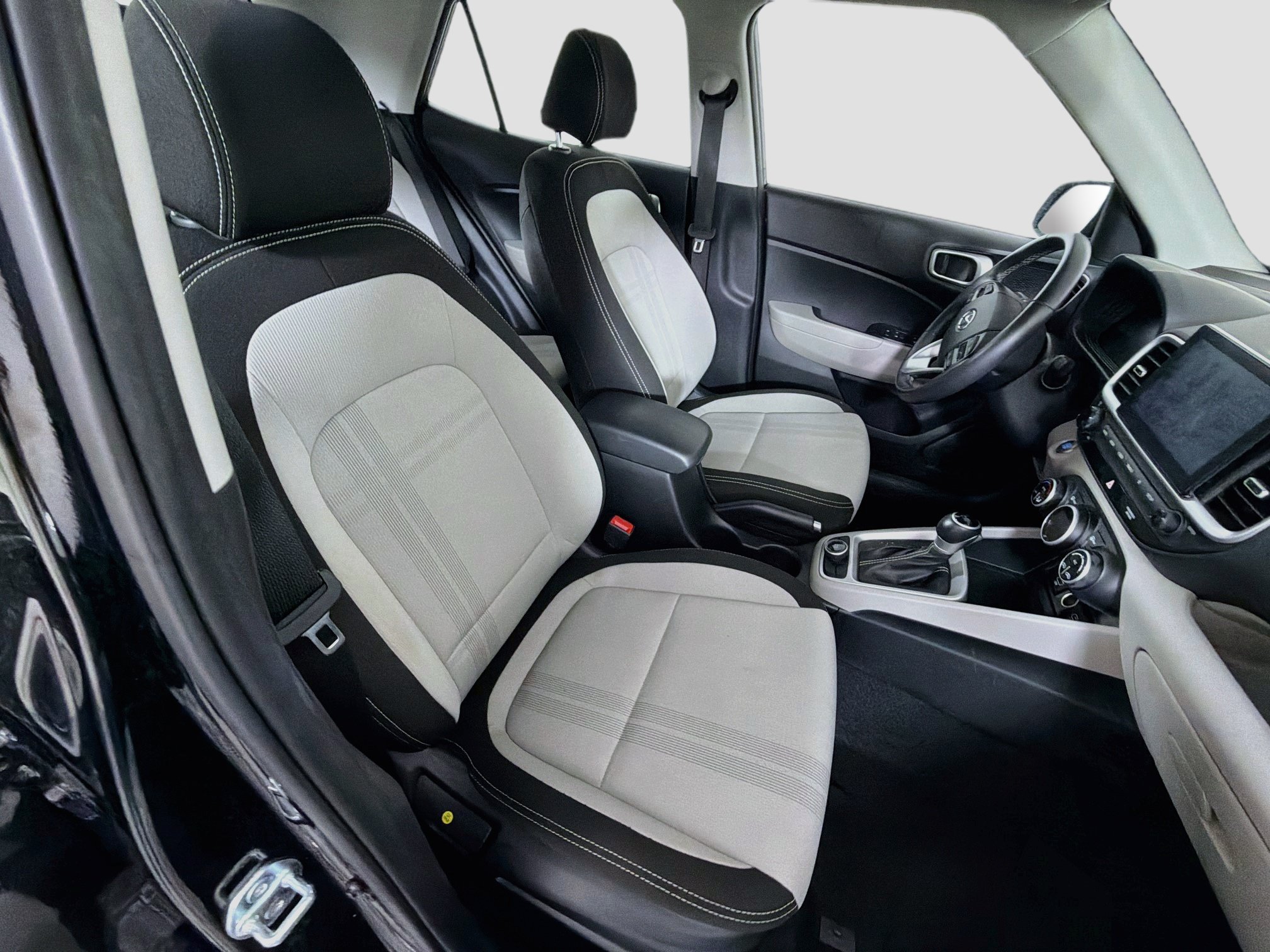 Used 2025 Hyundai Venue SEL FWD image 29