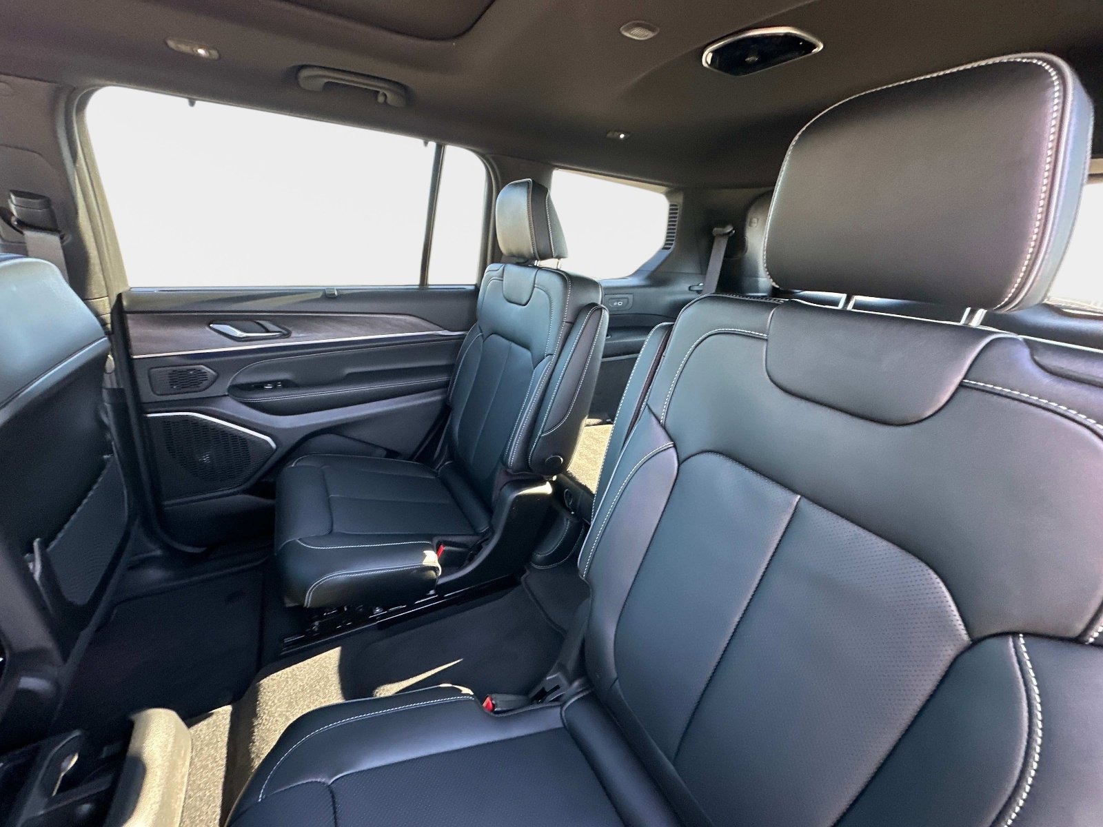 New 2025 Jeep Grand Cherokee L Overland w/ Advanced Protech Group III AWD/4WD image 16