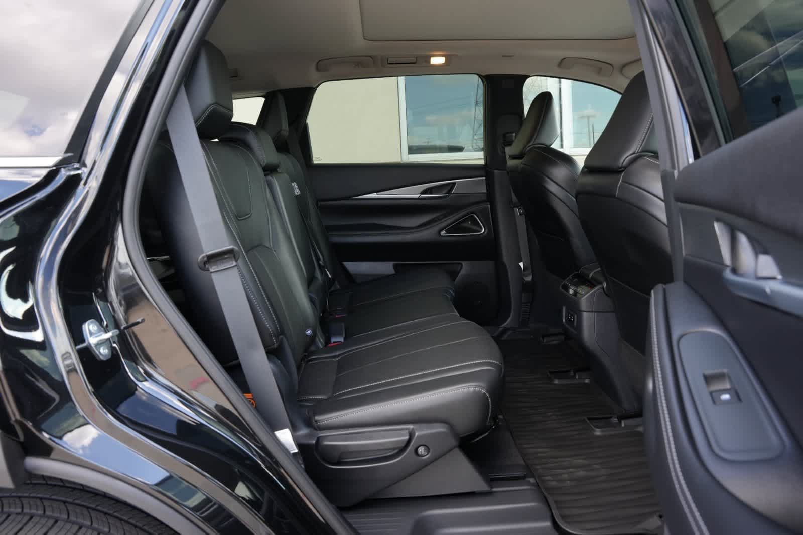 Used 2027 INFINITI QX60 Luxe w/ Cargo Package FWD image 21