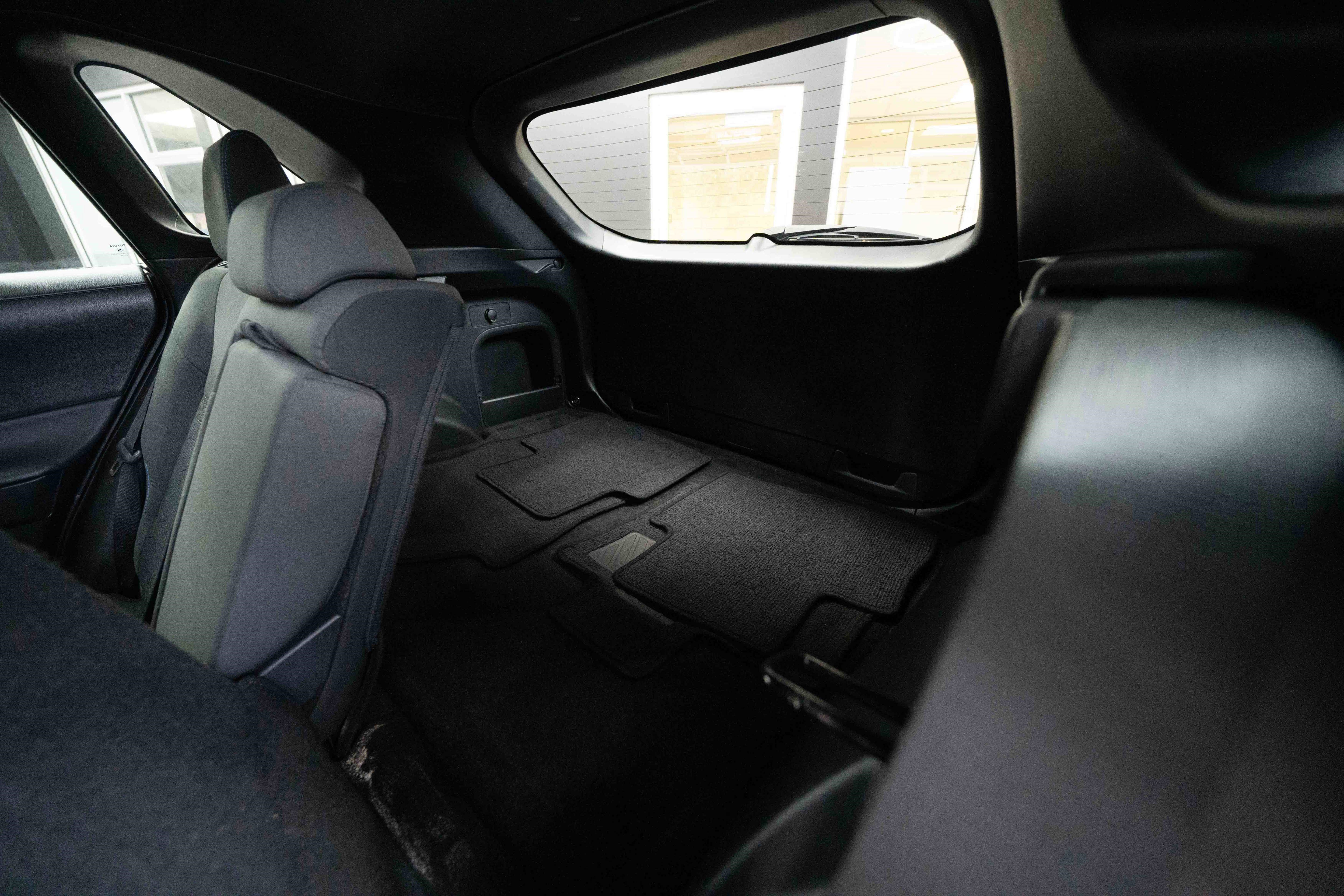 Used 2023 Toyota RAV4 SE image 24