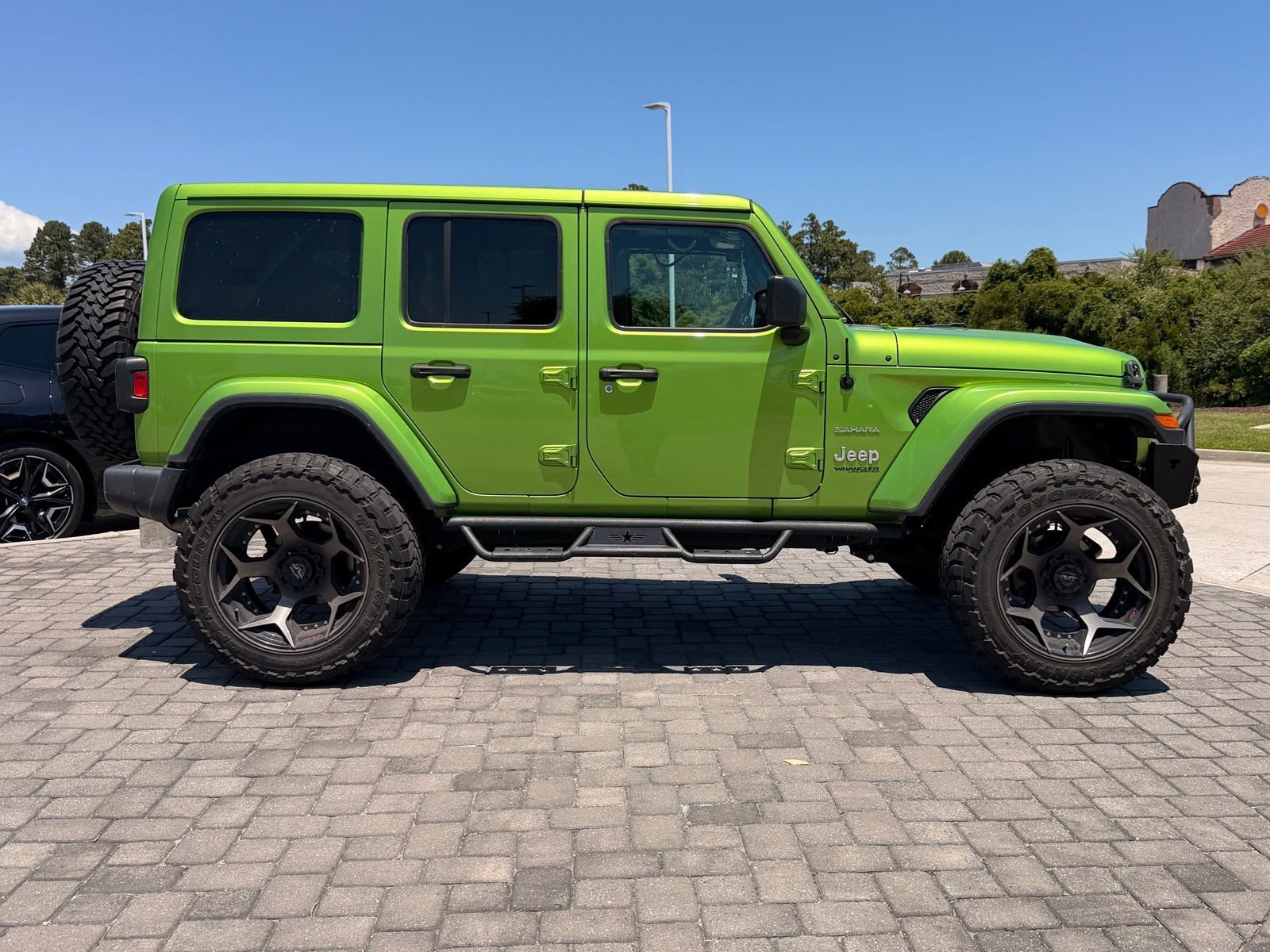 Used 2019 Jeep Wrangler Unlimited Sahara w/ Uconnect 4C Nav & Sound Group AWD/4WD image 8