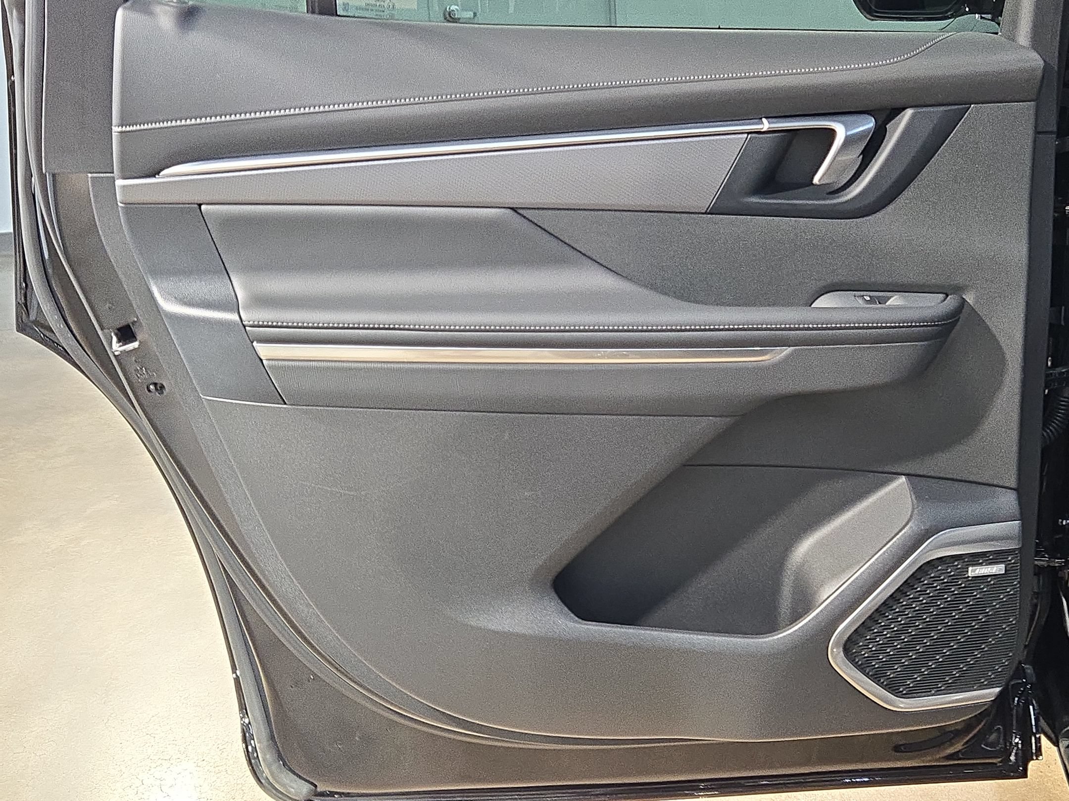 Used 2025 Buick Enclave Sport Touring w/ Power Package FWD image 34