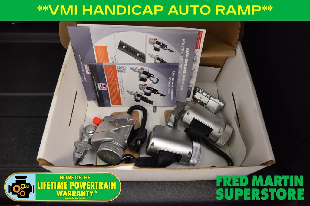 Used 2022 Toyota Sienna XLE image 41