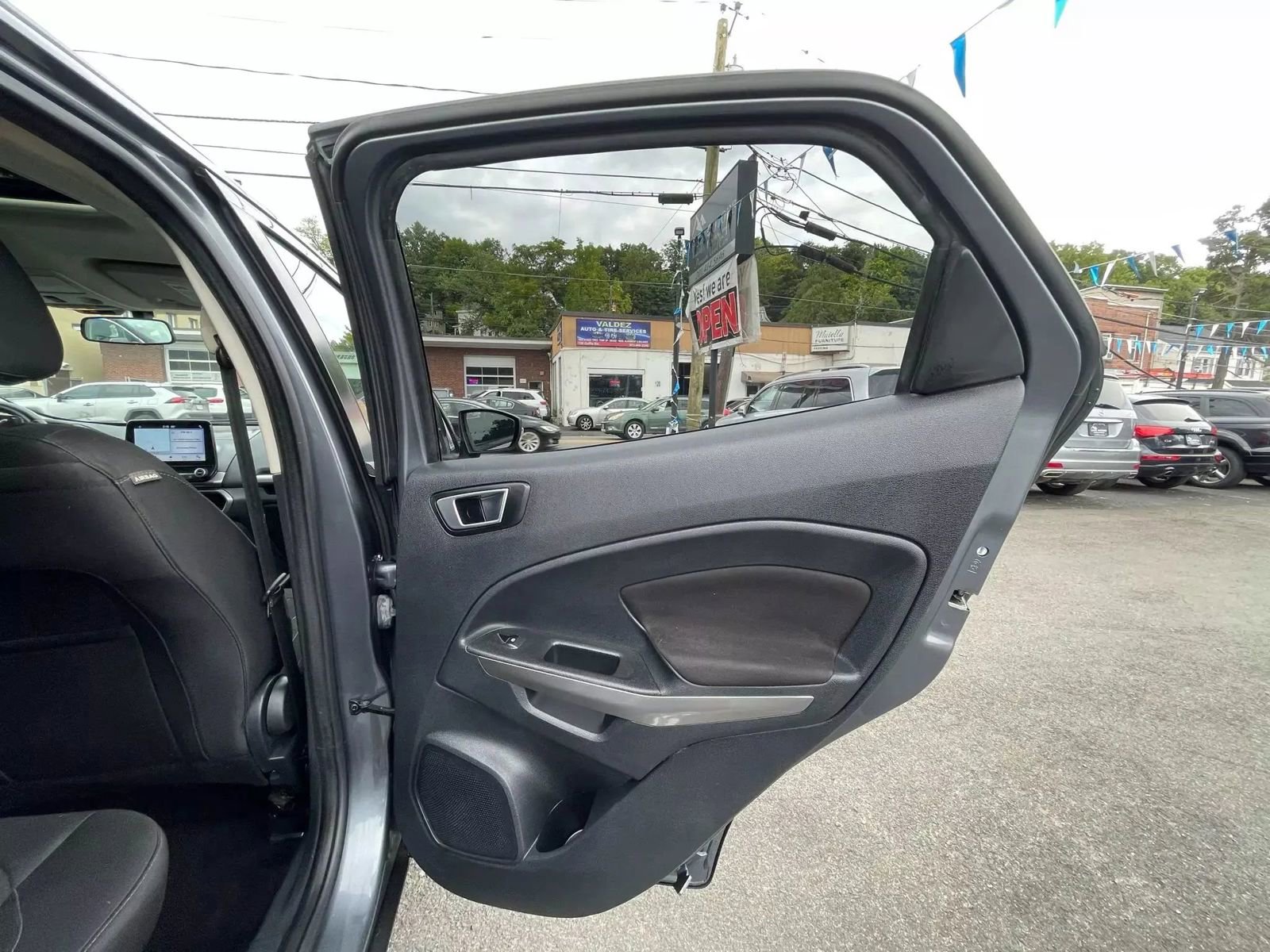 Used 2018 Ford EcoSport SE w/ SE Convenience Package image 54