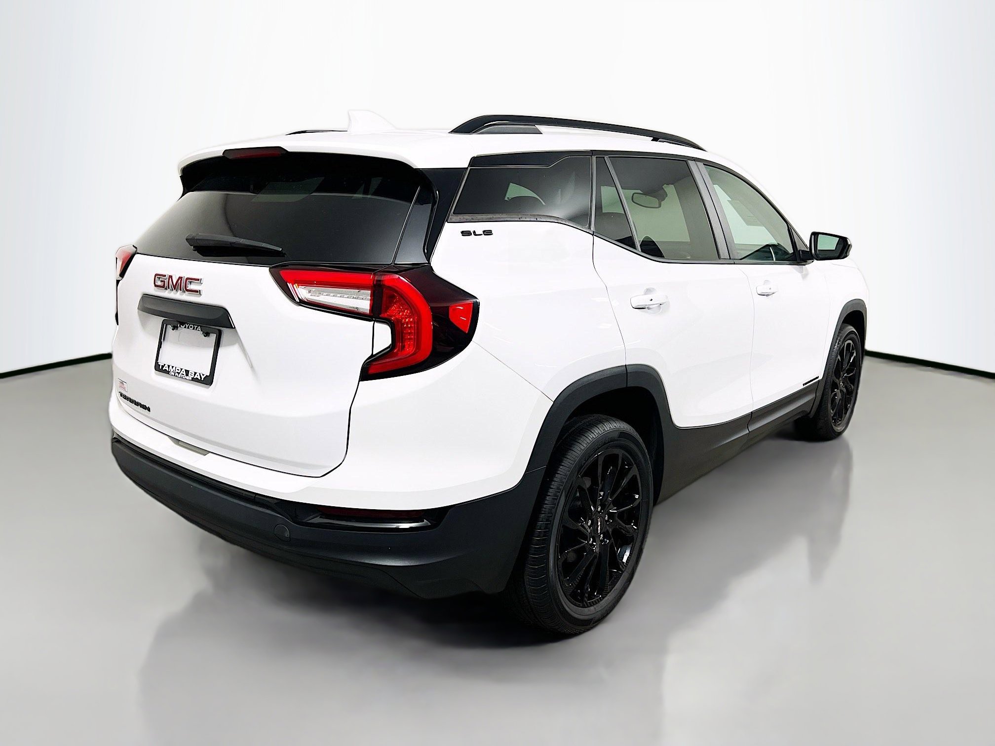 Used 2023 GMC Terrain SLE w/ Elevation Edition FWD image 4