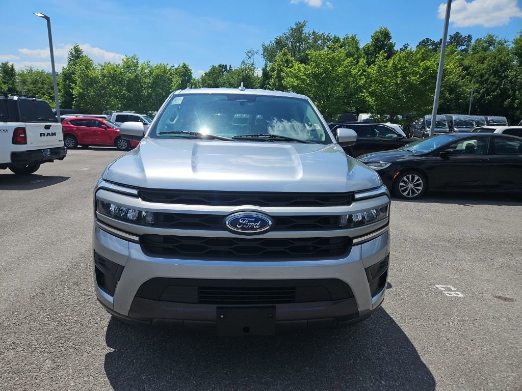 Used 2024 Ford Expedition Max XLT AWD/4WD image 2