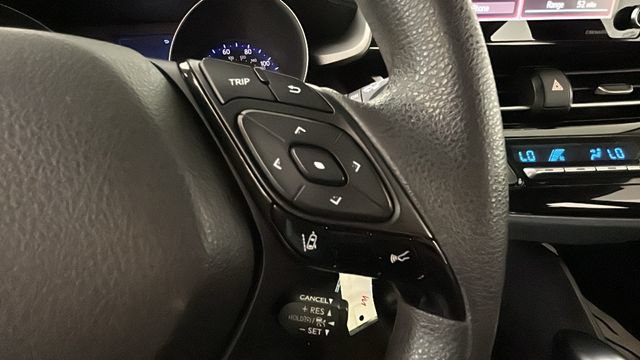 Used 2020 Toyota C-HR LE FWD image 16