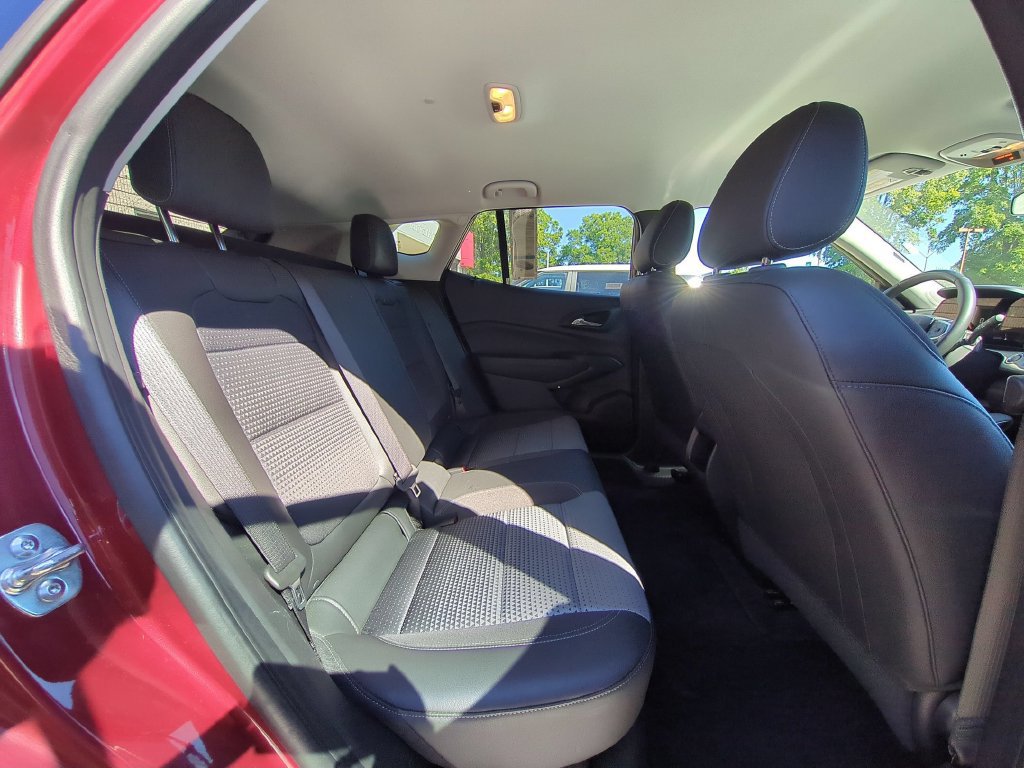 Used 2025 Chevrolet Trax LT w/ LT Convenience Package FWD image 29