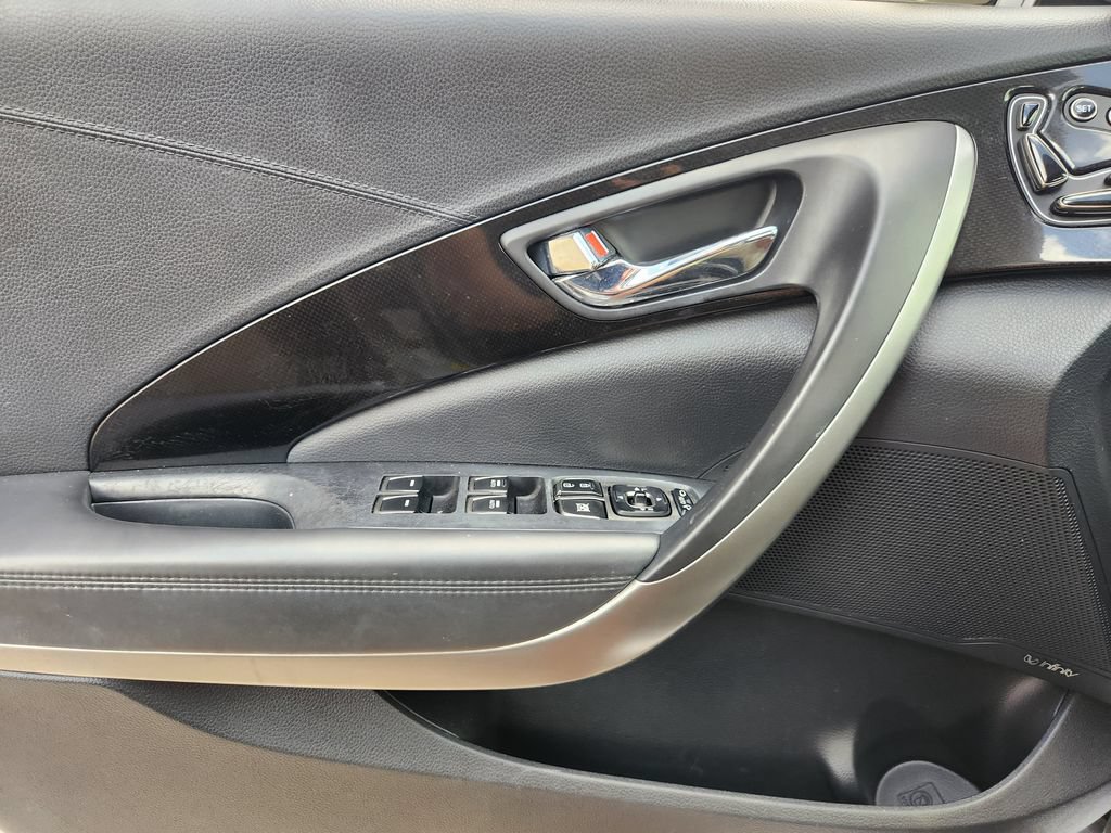 Used 2014 Hyundai Azera Limited w/ Option Group 02 FWD image 23