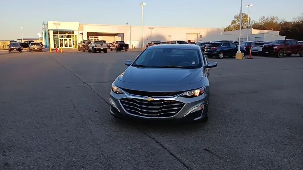 Used 2024 Chevrolet Malibu LT image 3
