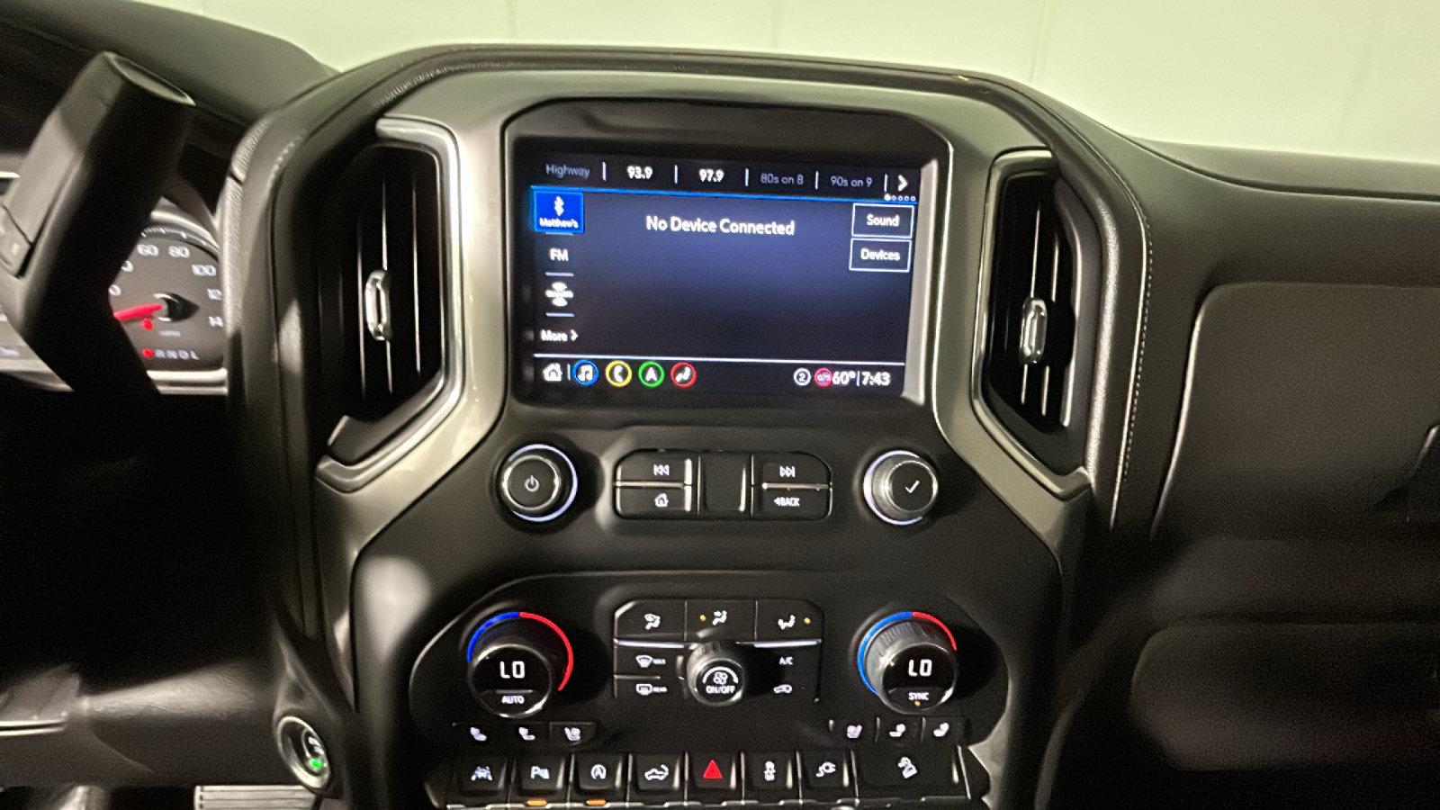 Used 2020 Chevrolet Silverado 1500 LTZ AWD/4WD image 28