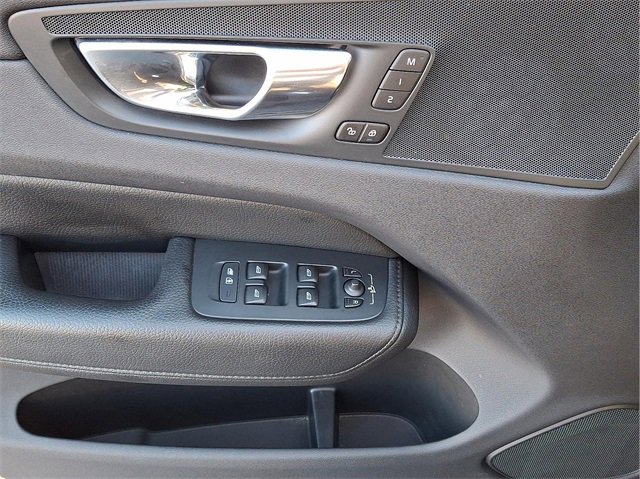 Used 2018 Volvo XC60 T6 Inscription w/ Convenience Package image 11