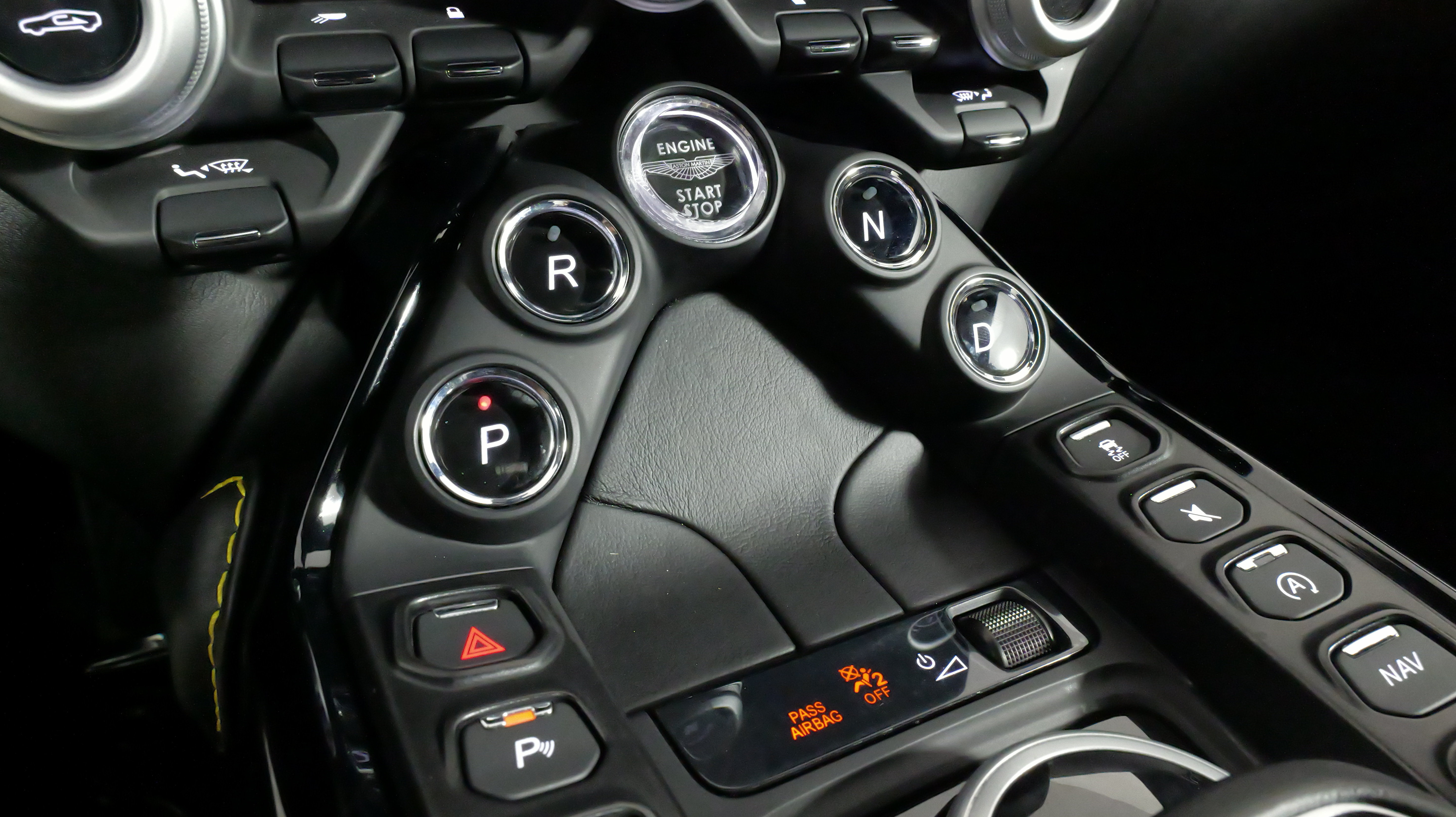 Used 2019 Aston Martin V8 Vantage Coupe RWD image 65