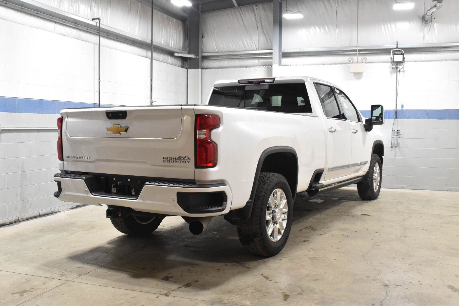 Used 2024 Chevrolet Silverado 3500 High Country w/ High Country Premium Package AWD/4WD image 24