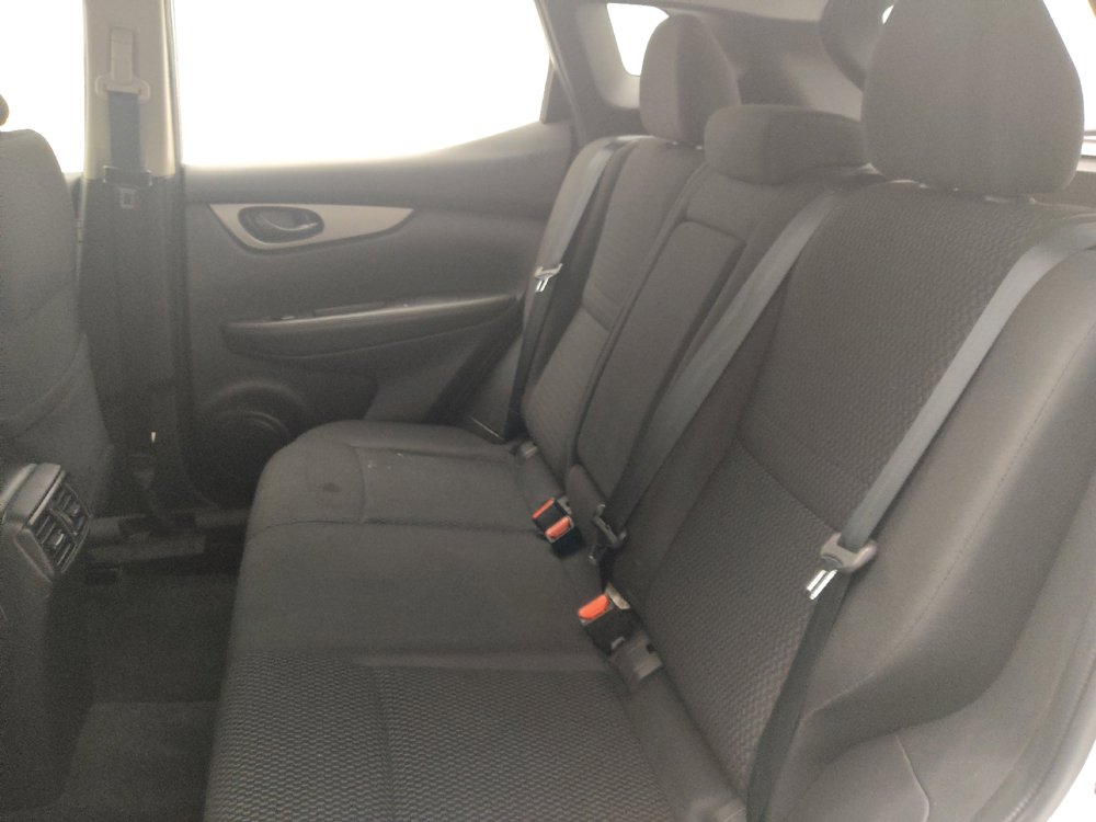 Used 2019 Nissan Rogue Sport S image 18