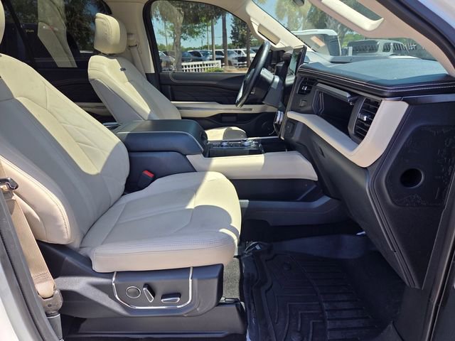 Used 2023 Ford Expedition Platinum image 16