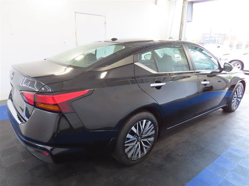 Used 2023 Nissan Altima 2.5 SV FWD image 15