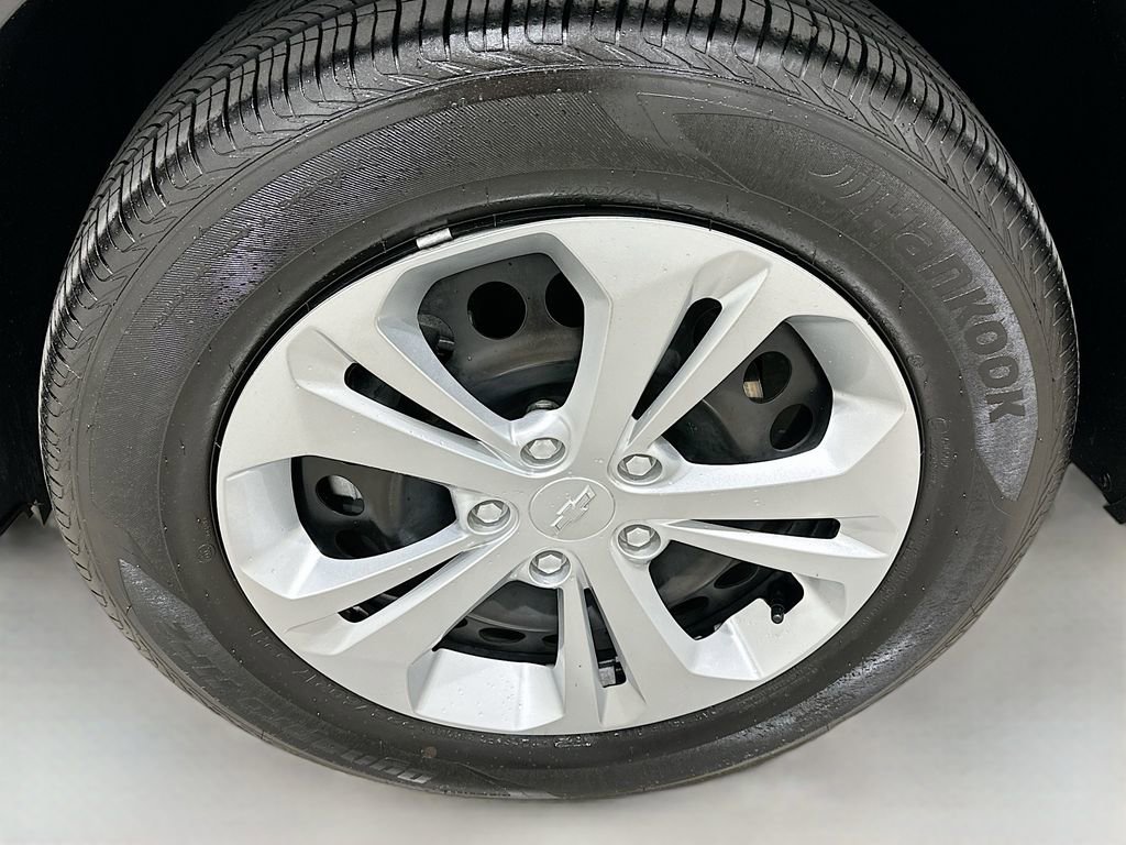 Used 2025 Chevrolet Trax LS image 31